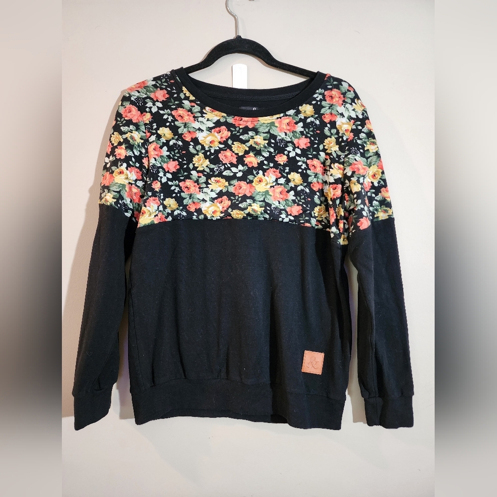 & SWEATSHIRT